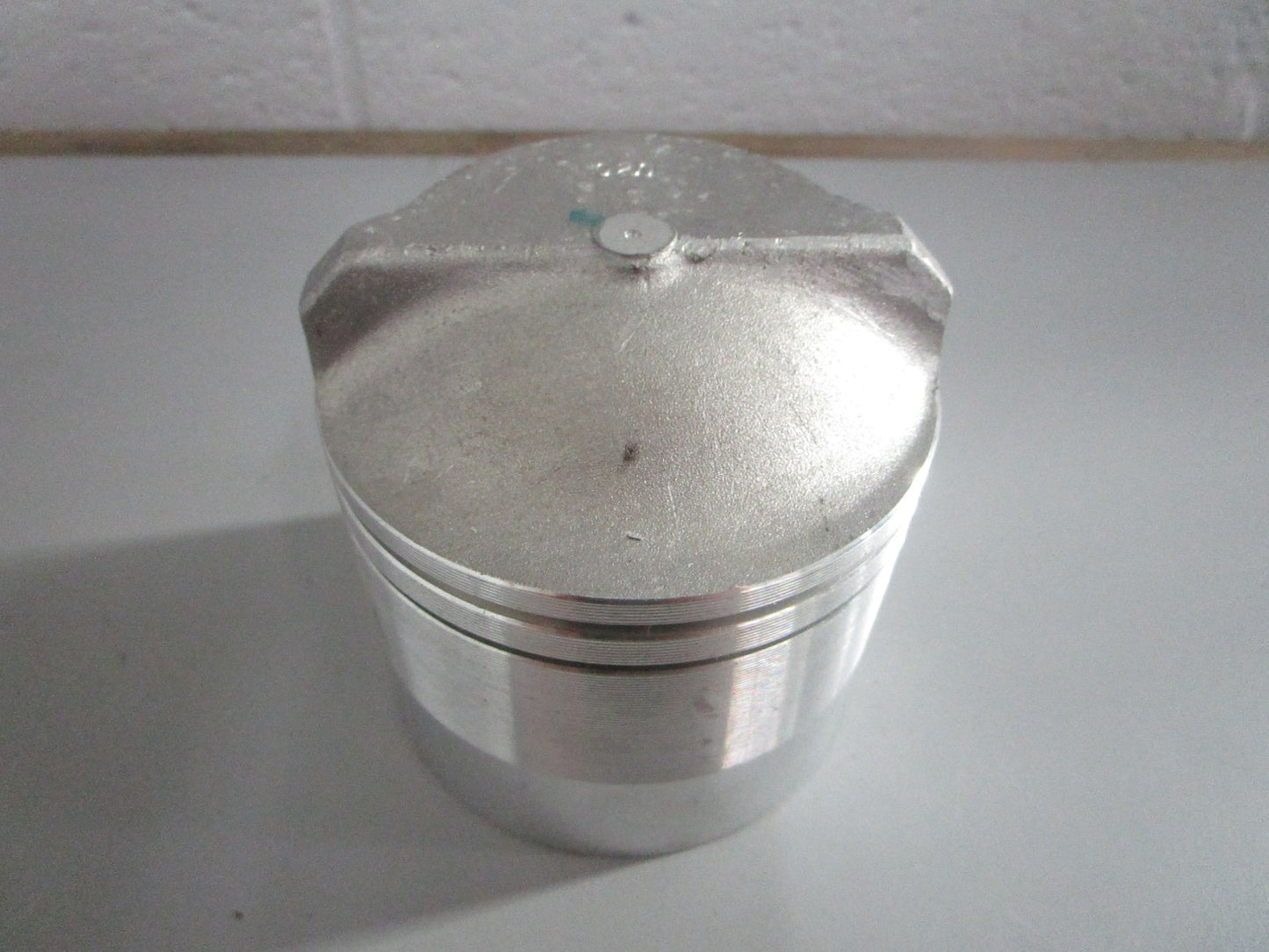 NEW OEM 378526 0378526 317806 OMC Johnson Evinrude .020 Piston 0820