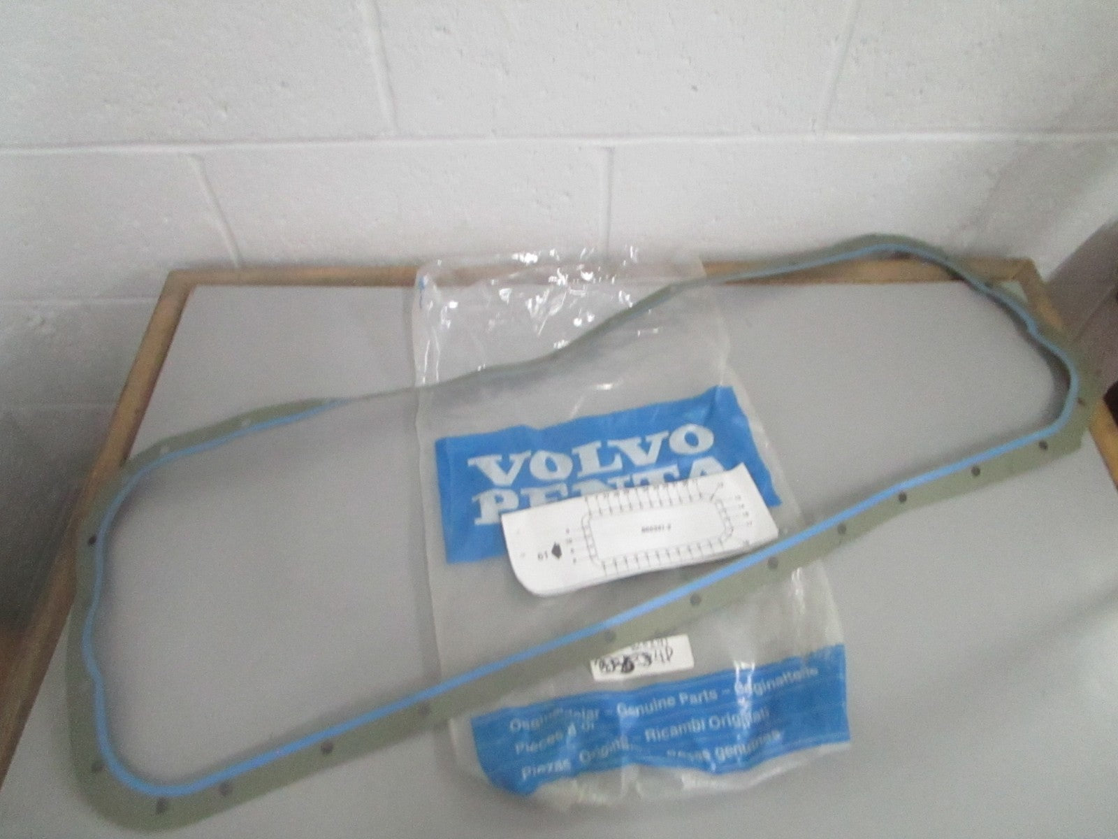 *NEW OEM* 0820 Volvo Penta Oil Pan Gasket 865341