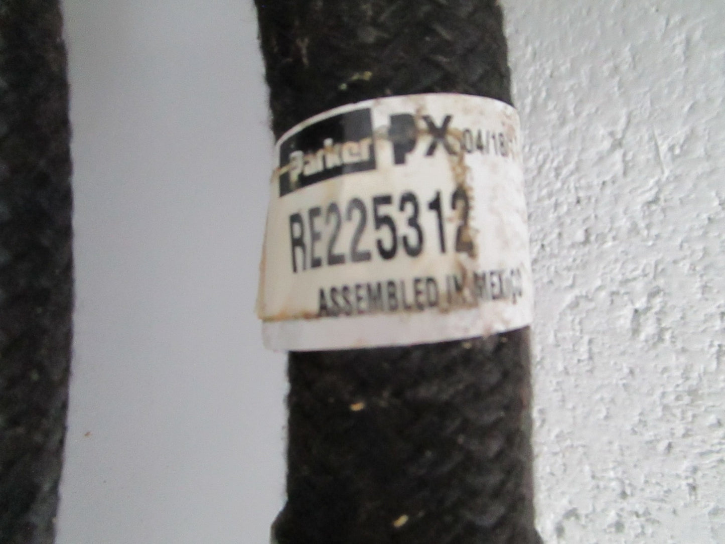 NEW OEM RE225312 John Deere Line 0820