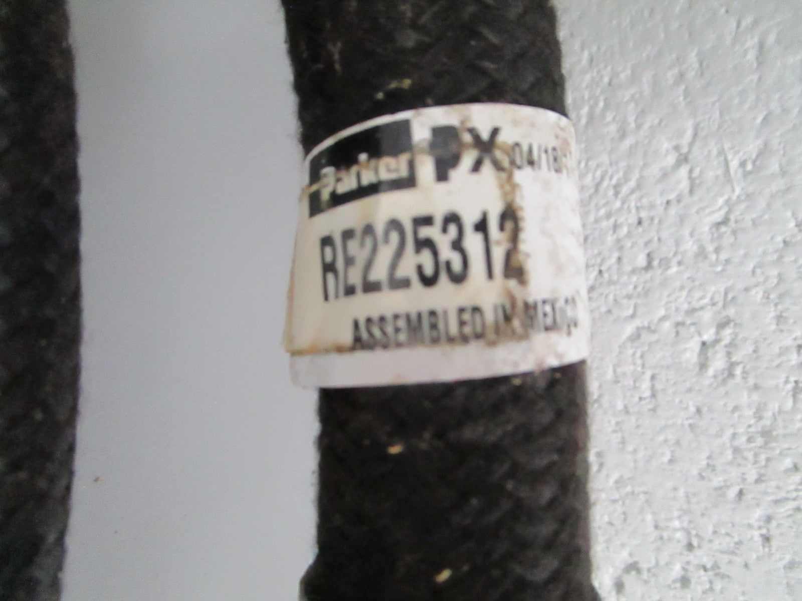 NEW OEM RE225312 John Deere Line 0820