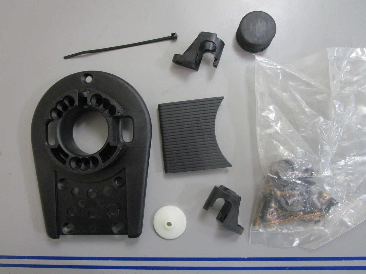 *NEW OEM* 0810 OMC Johnson Evinrude Hardware Kit 508092 0508092