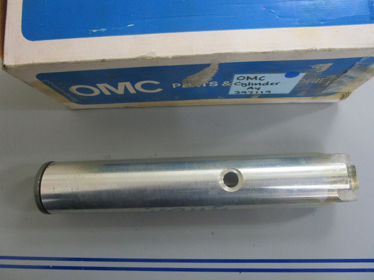 *NEW OEM* 0820 OMC Johnson Evinrude Cylinder Ay 397119 0397119