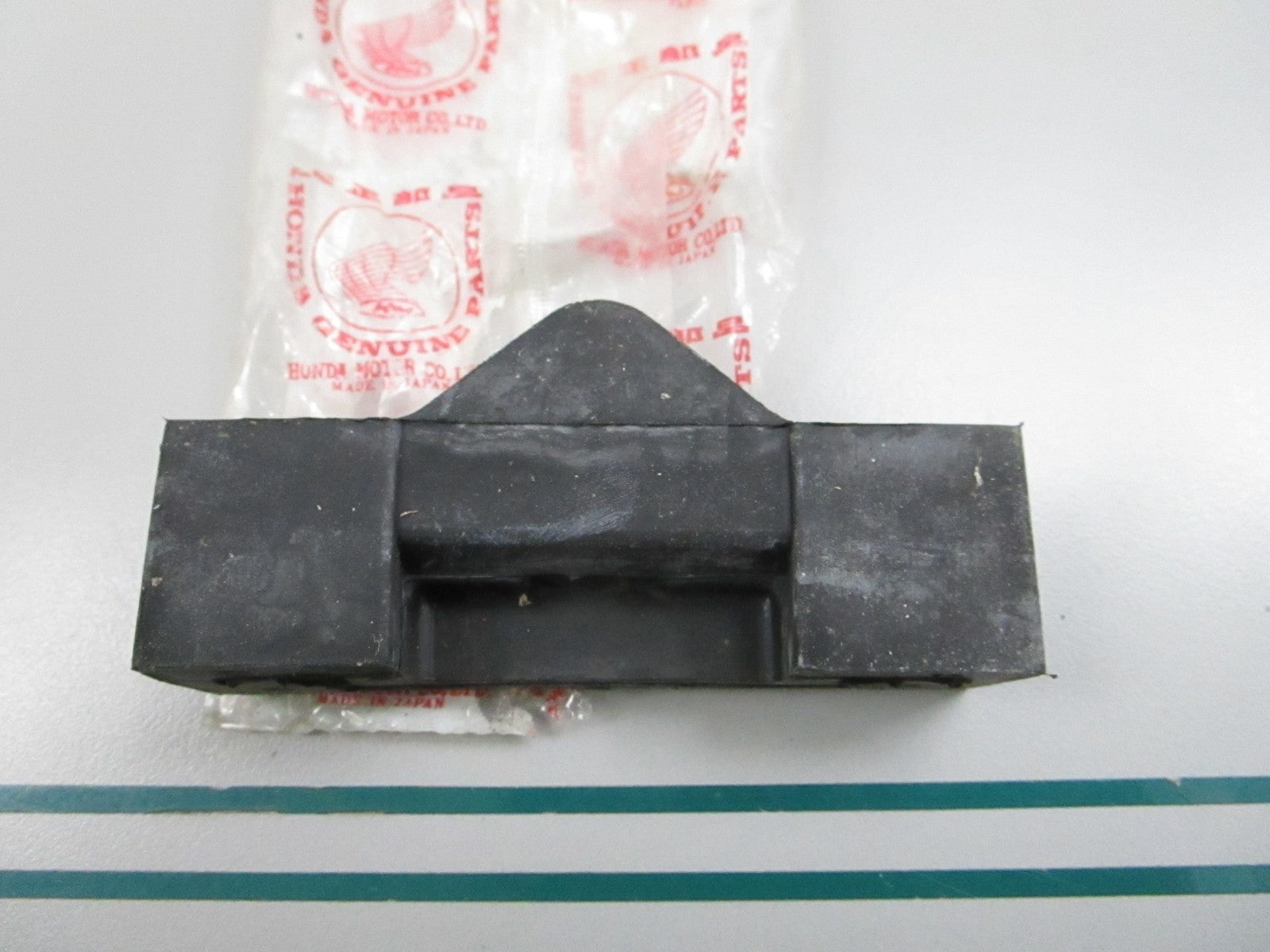 NEW OEM 17613-288-000 Honda Rubber Mount 0810