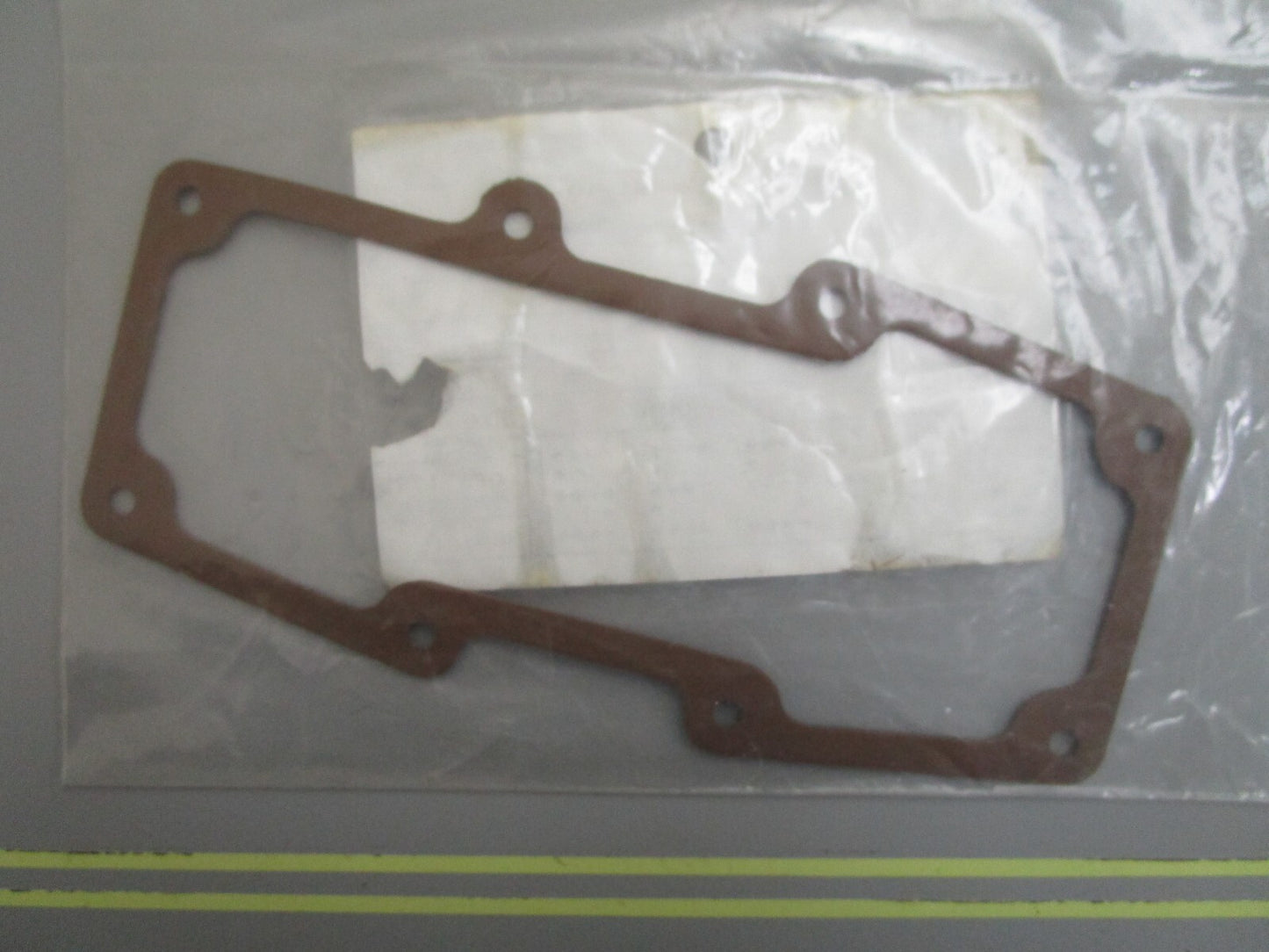 *NEW OEM* 0820 OMC Johnson Evinrude Gasket 3853574