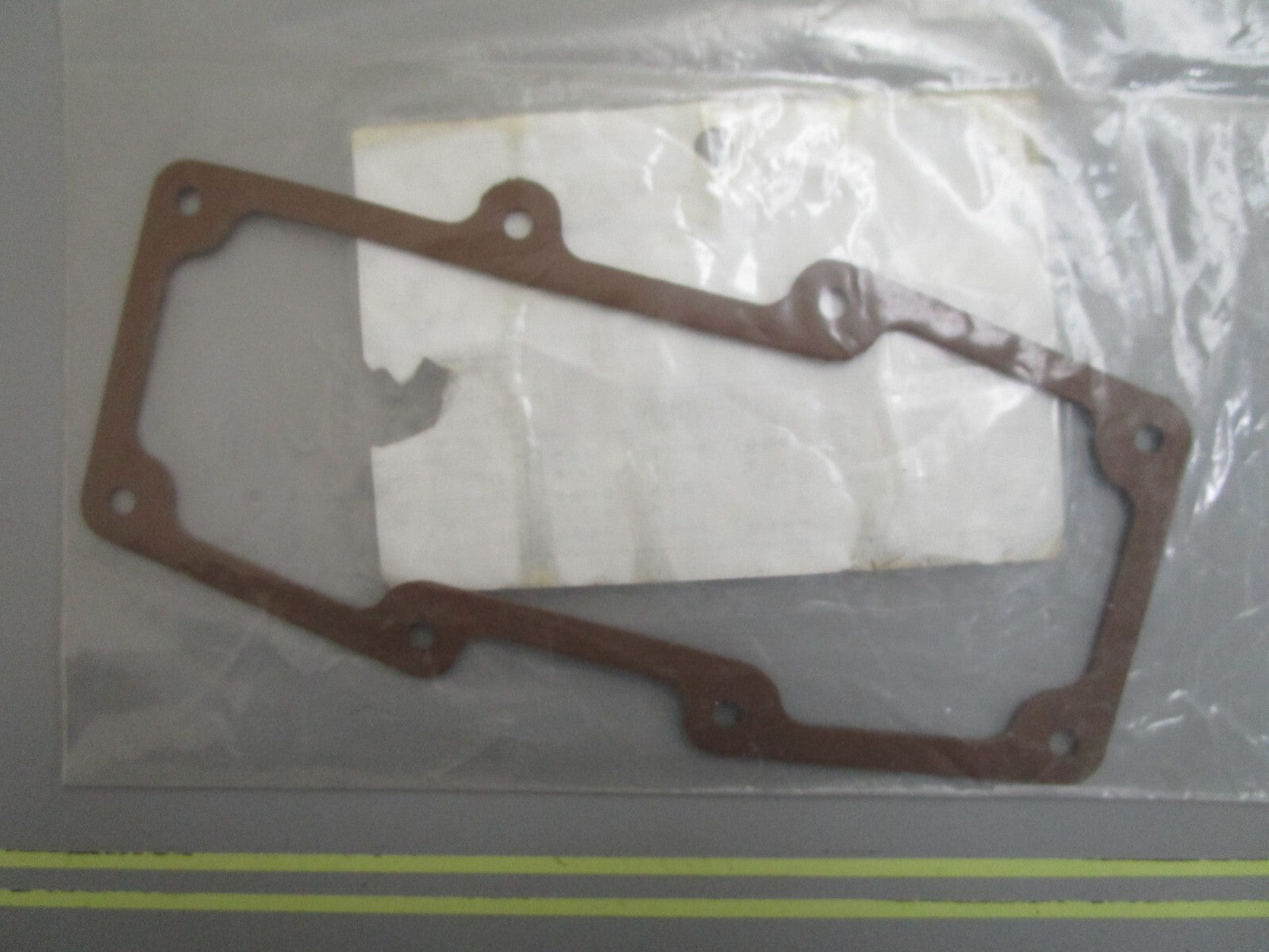 *NEW OEM* 0820 OMC Johnson Evinrude Gasket 3853574