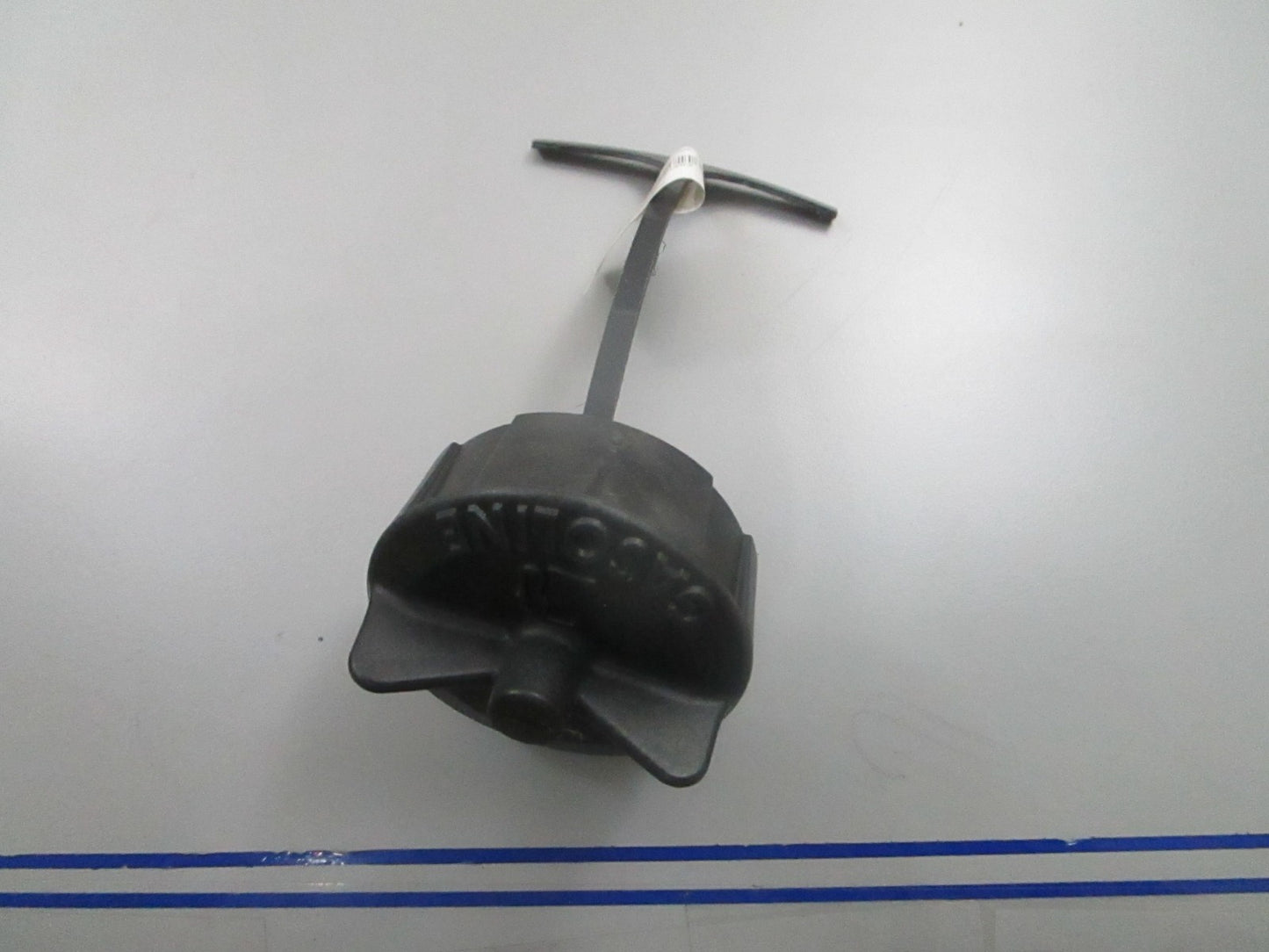 *NEW OEM* 0810 OMC Johnson Evinrude Fuel Cap Assembly 767525 0767525