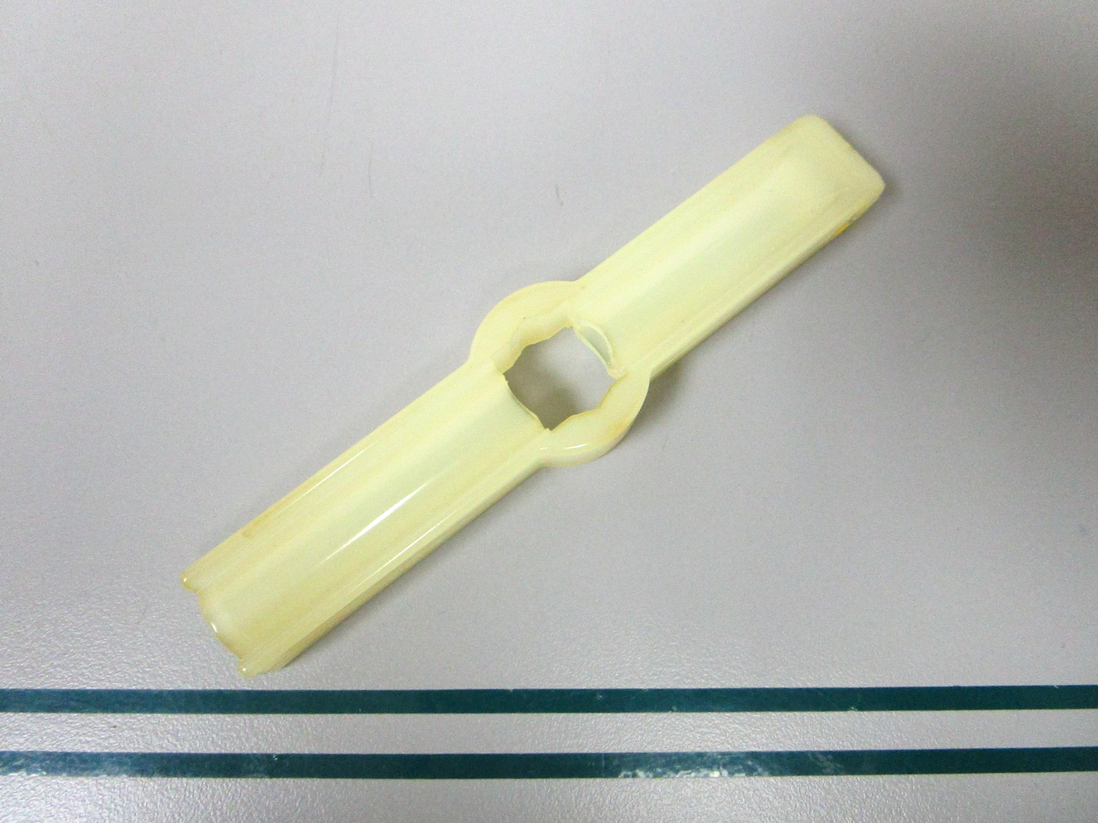 NEW OEM 308034 0308034 OMC Johnson Evinrude Casing Guide 0810