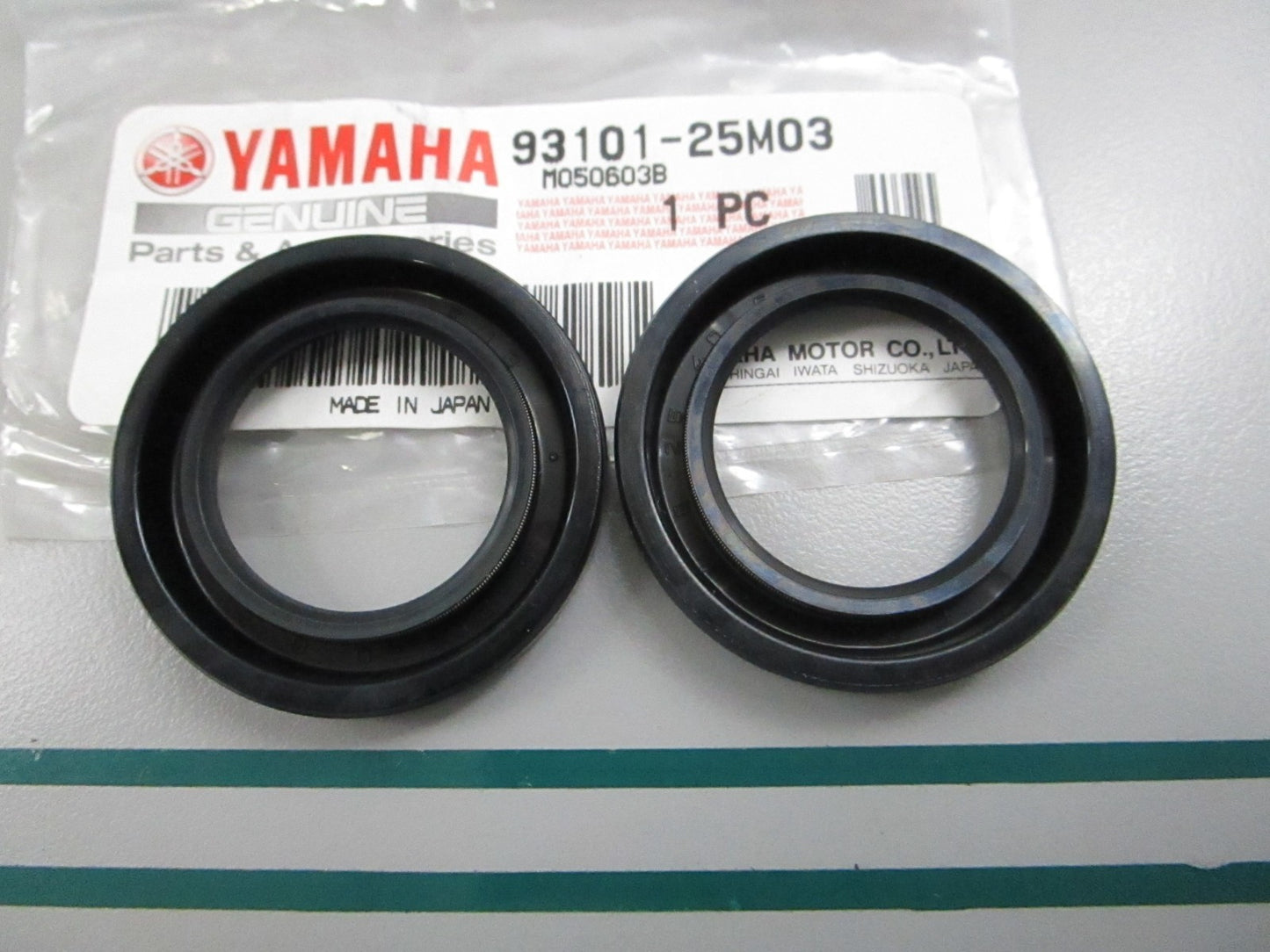 NEW OEM (LOT OF 2) 93101-25M03-00 Yamaha Oil Seal 0810