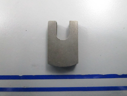 *NEW OEM* 0810 OMC Johnson Evinrude Tab Retainer 333957 0333957