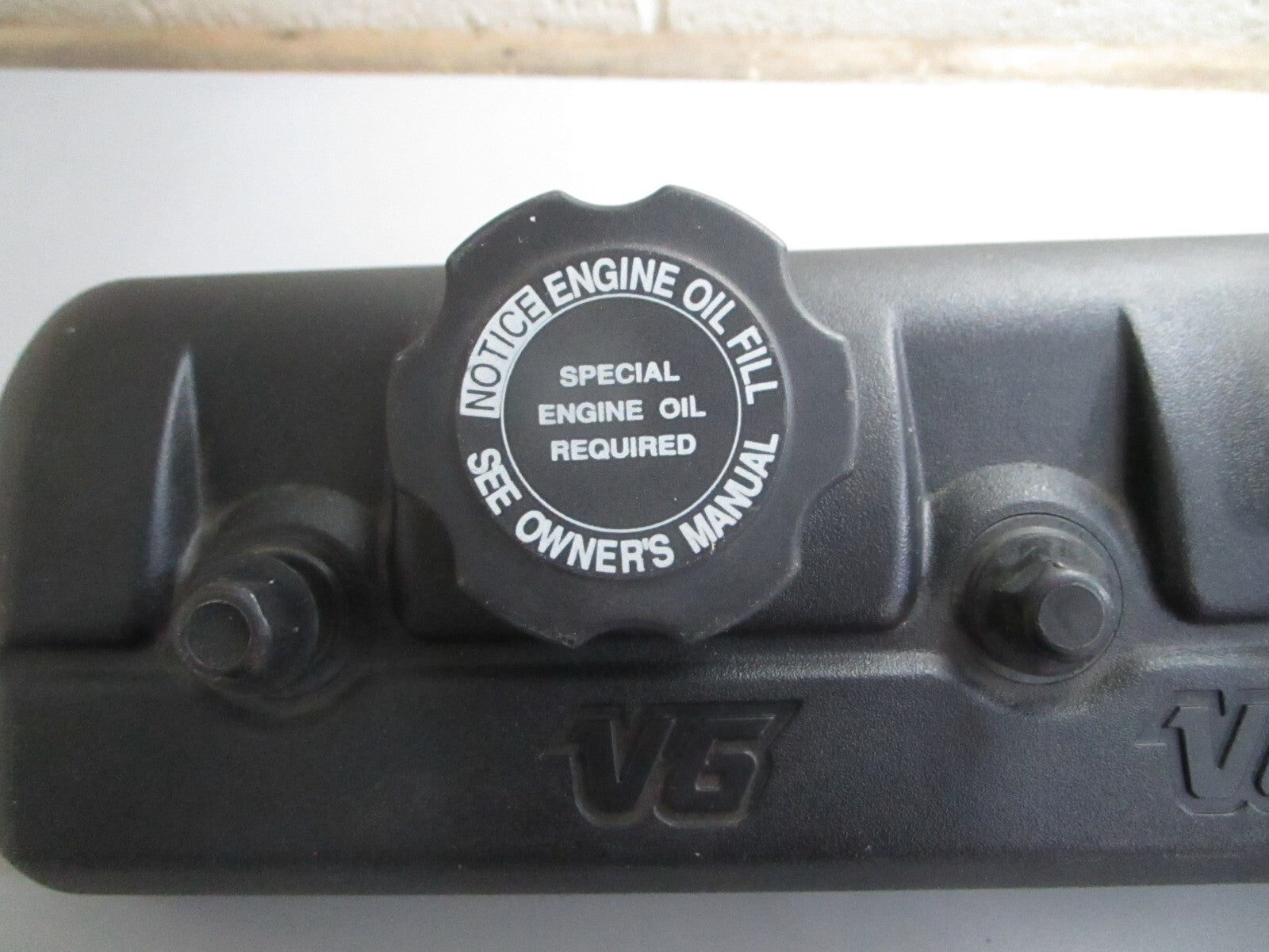 *NEW OEM* 0820 GM Rocker Arm Cover 12554256