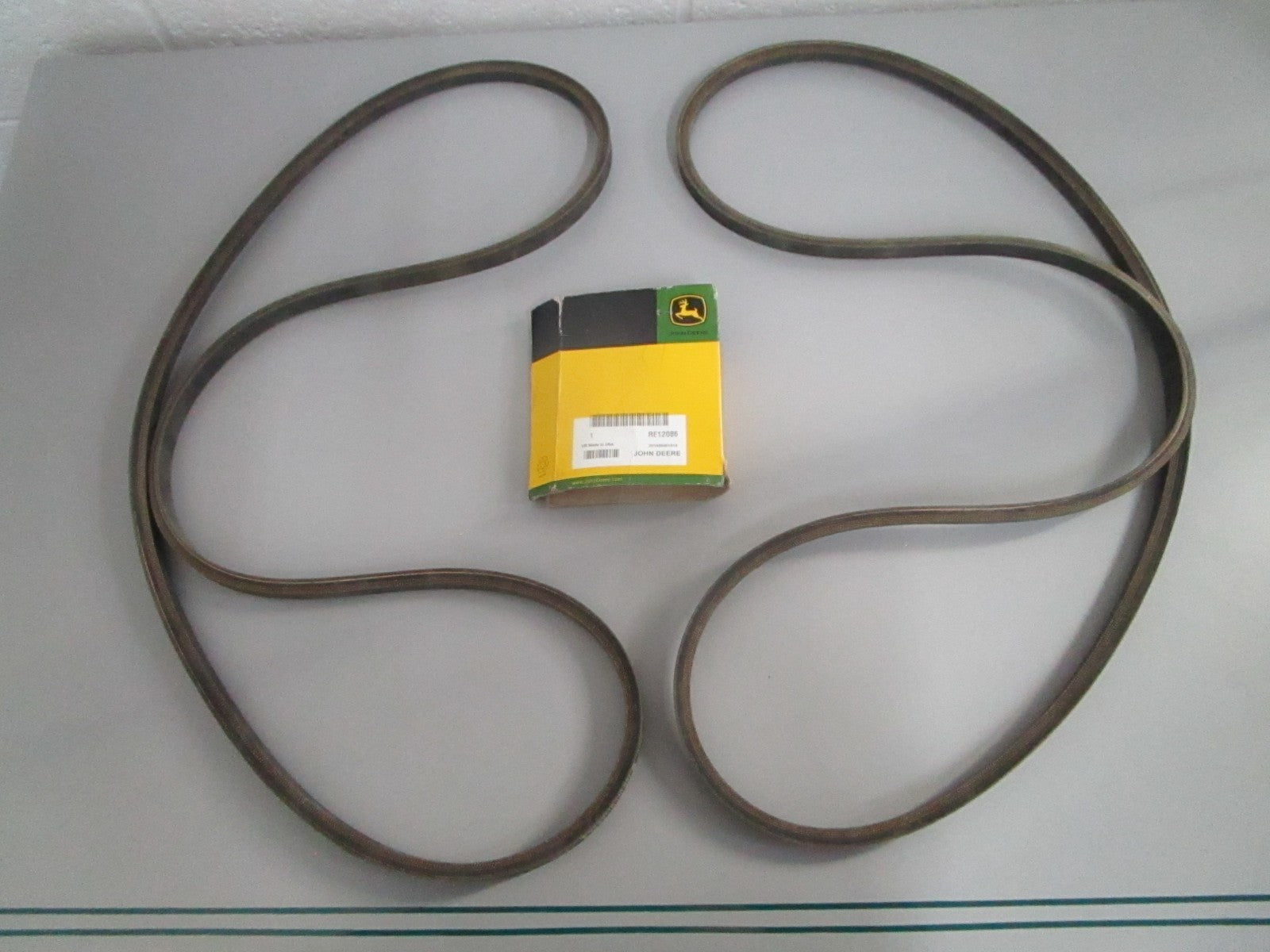 NEW OEM RE12086 John Deere Belt Set 0820