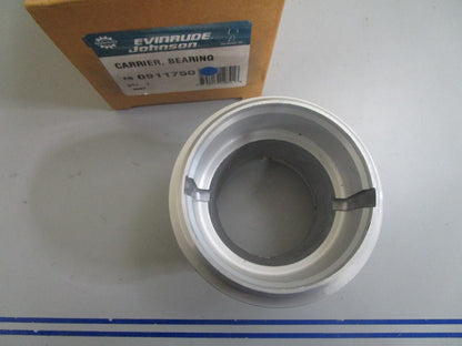 *NEW OEM* 0820 OMC Johnson Evinrude Bearing Carrier 911750 0911750