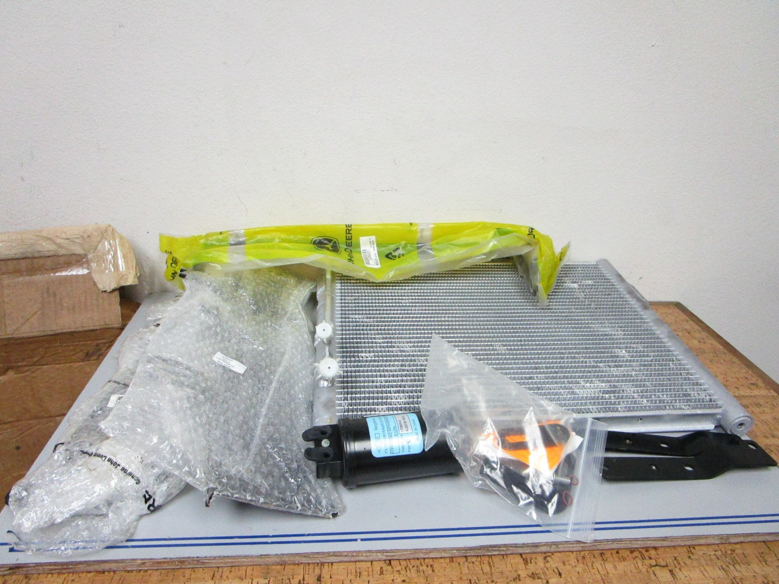 *NEW OEM* 0720 John Deere Air Conditioning Condenser Kit MPLV10157