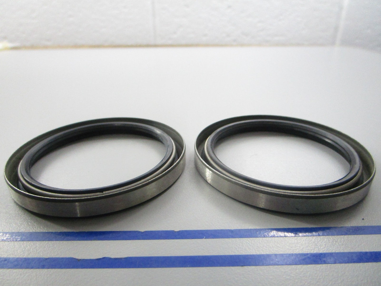 NEW OEM (LOT OF 2) 313353 0313353 OMC Johnson Evinrude Seal 0810