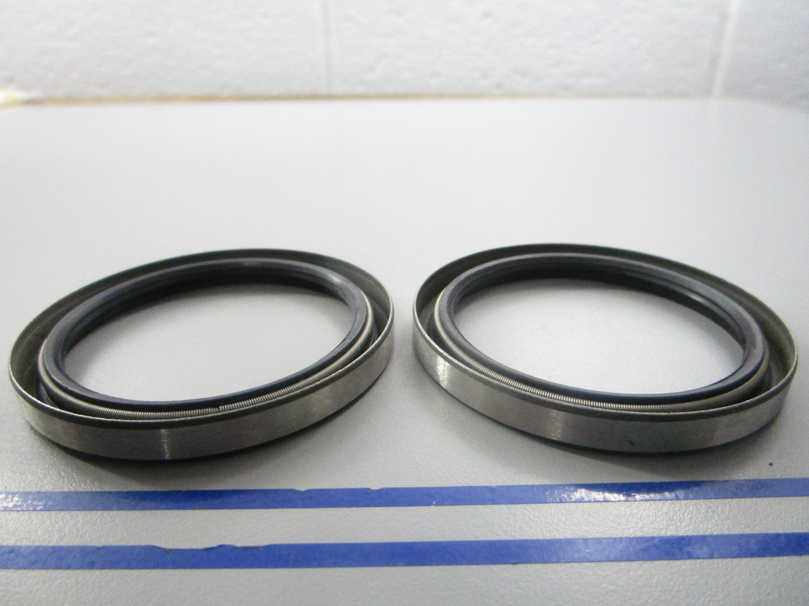 NEW OEM (LOT OF 2) 313353 0313353 OMC Johnson Evinrude Seal 0810