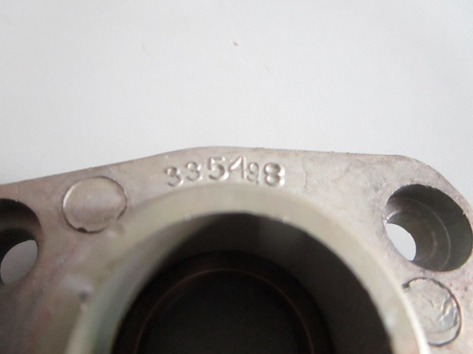NEW OEM 433470 0433470 335498 OMC Johnson Evinrude Crankcase Head Assy 0820
