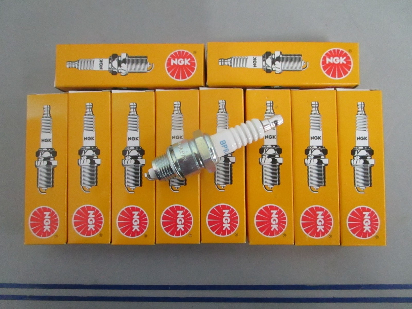 *NEW* (LOT OF 10) 0820 NGK Spark Plug BPR4HS