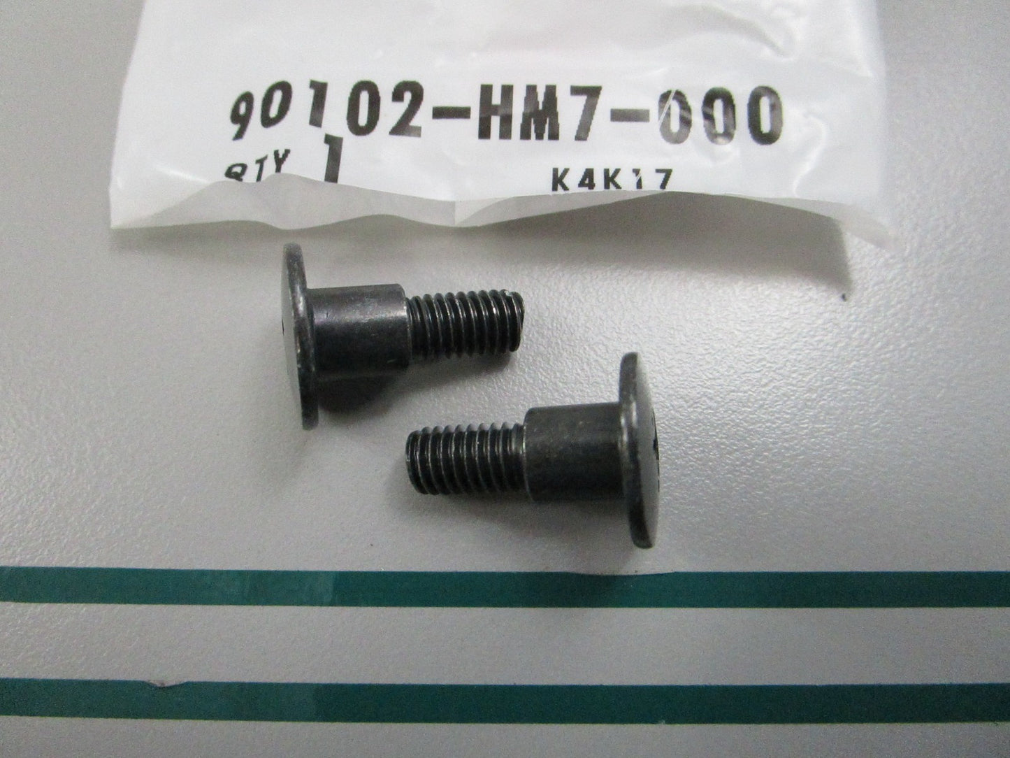 NEW OEM (LOT OF 2) 90102-HM7-000 Honda Screw 0810