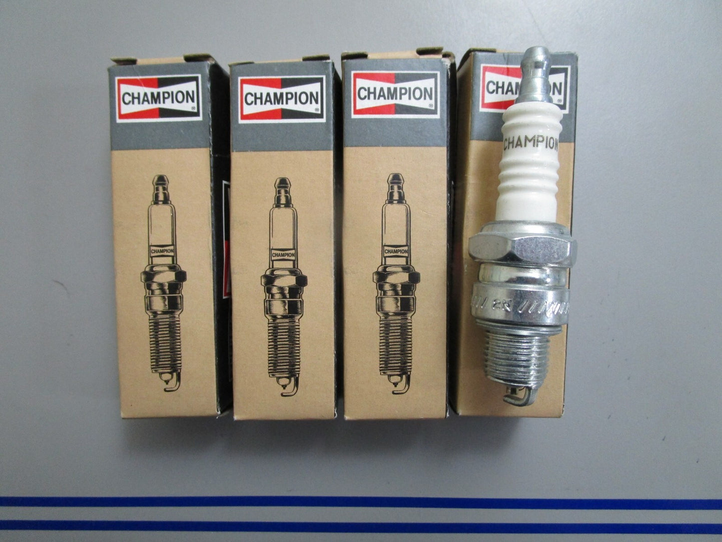 *NEW OEM* (LOT OF 4) 0720 Champion Spark Plug QL78YC