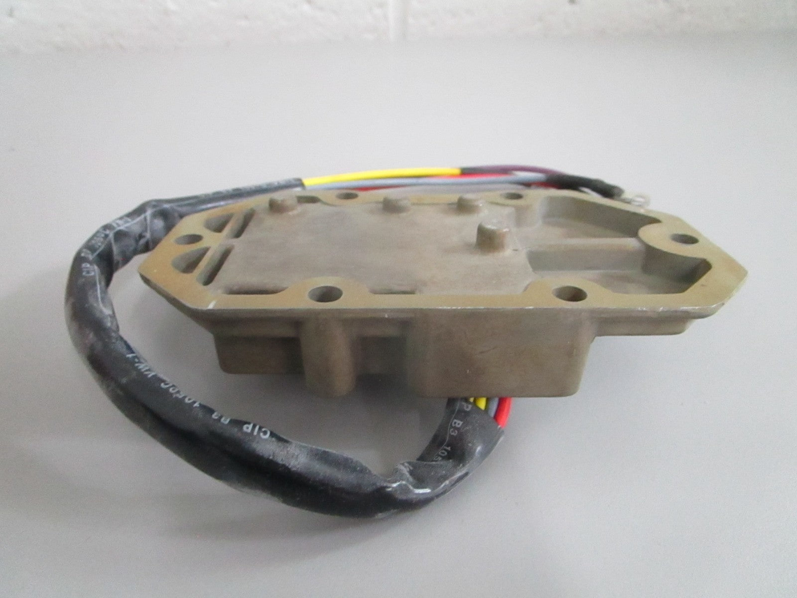 NEW OEM 585195 0585195 OMC Johnson Evinrude Rectifier/Regulator 0820