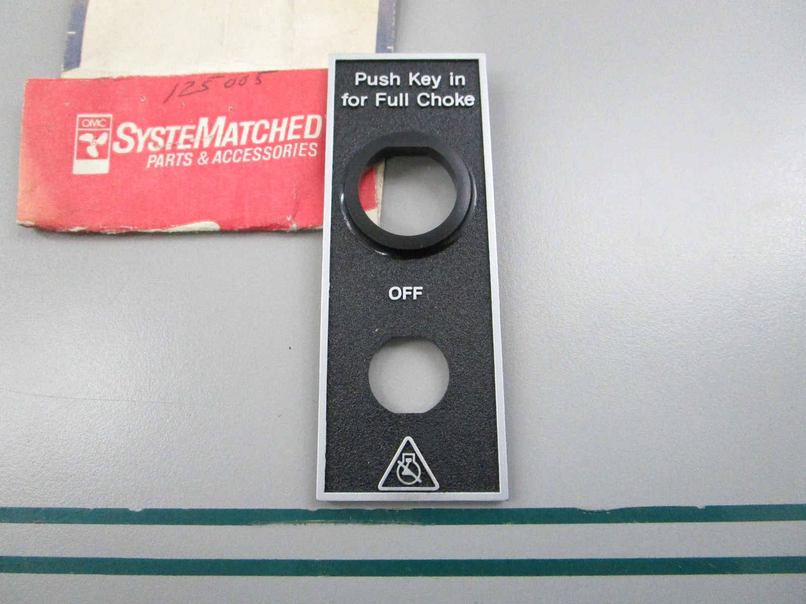 NEW OEM 125005 0125005 OMC Johnson Evinrude Ignition Switch Bezel 0810