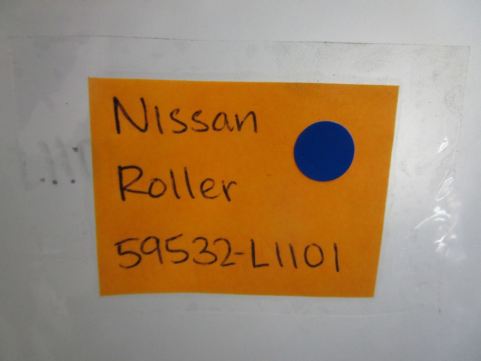 *NEW OEM* 0820 Nissan Roller 59532-L1101