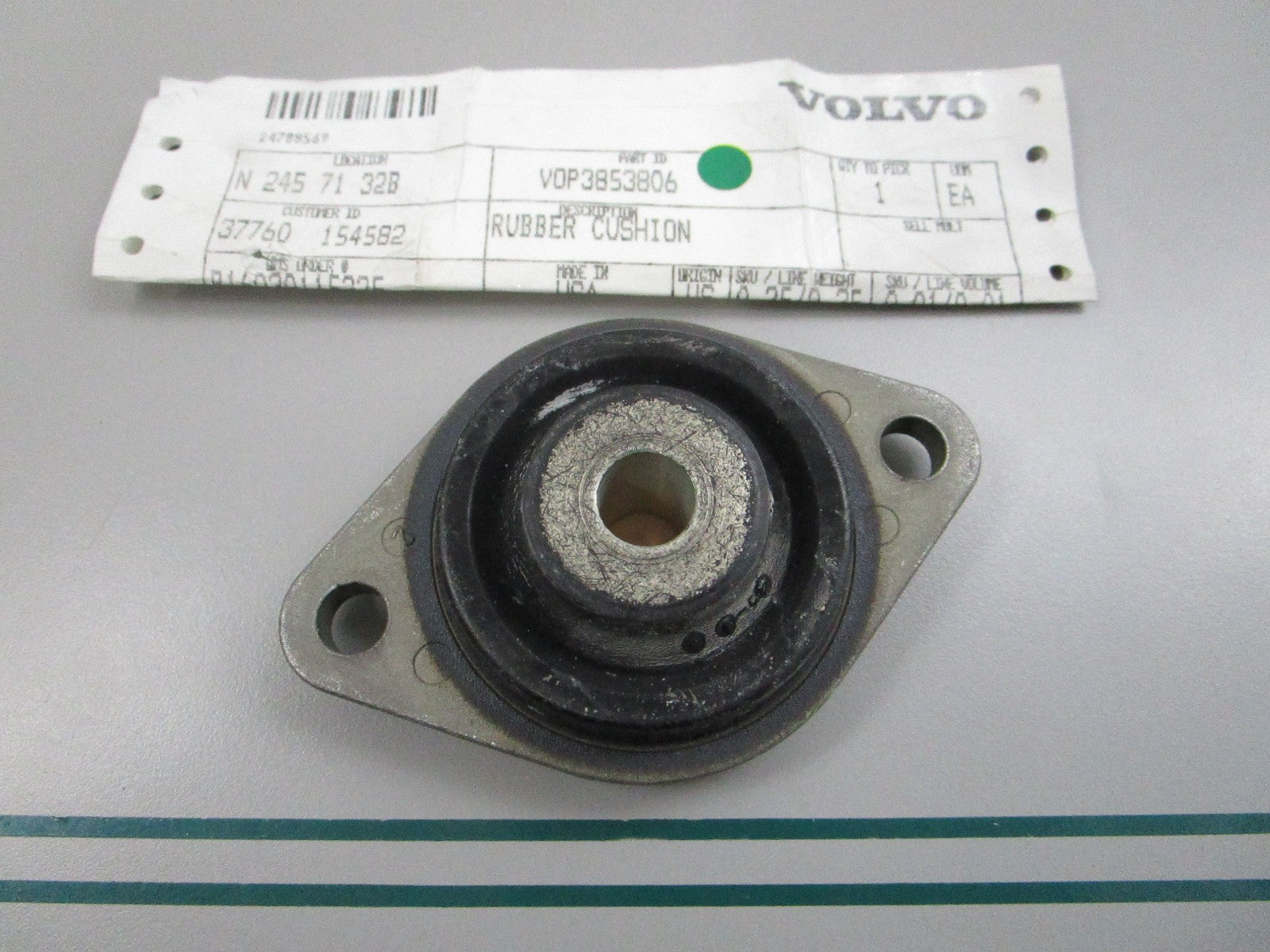 NEW OEM 3853806 Volvo Penta Rubber Cushion 0810