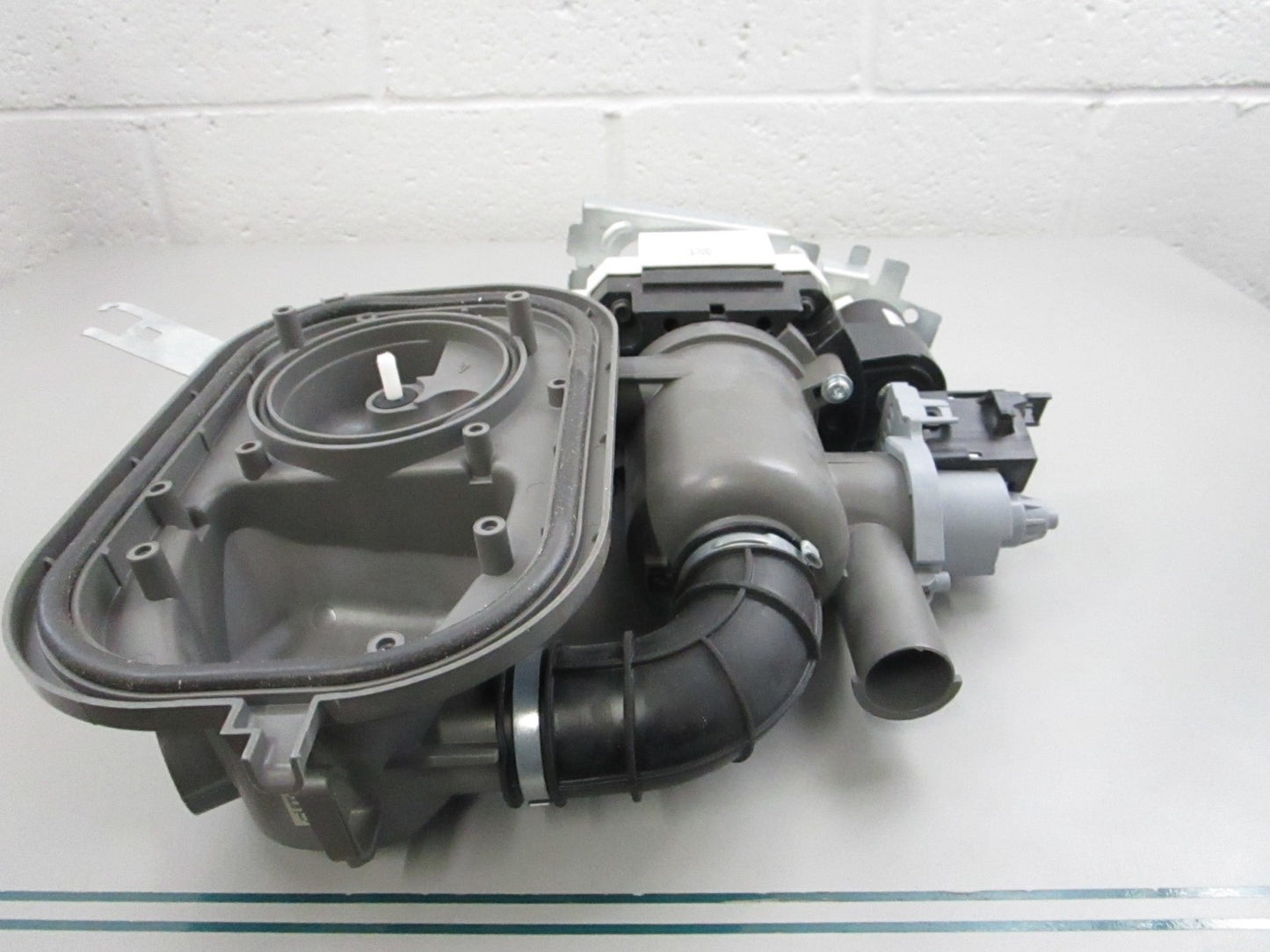 NEW OEM W11416362 Whirlpool Pump & Motor Assembly 0810
