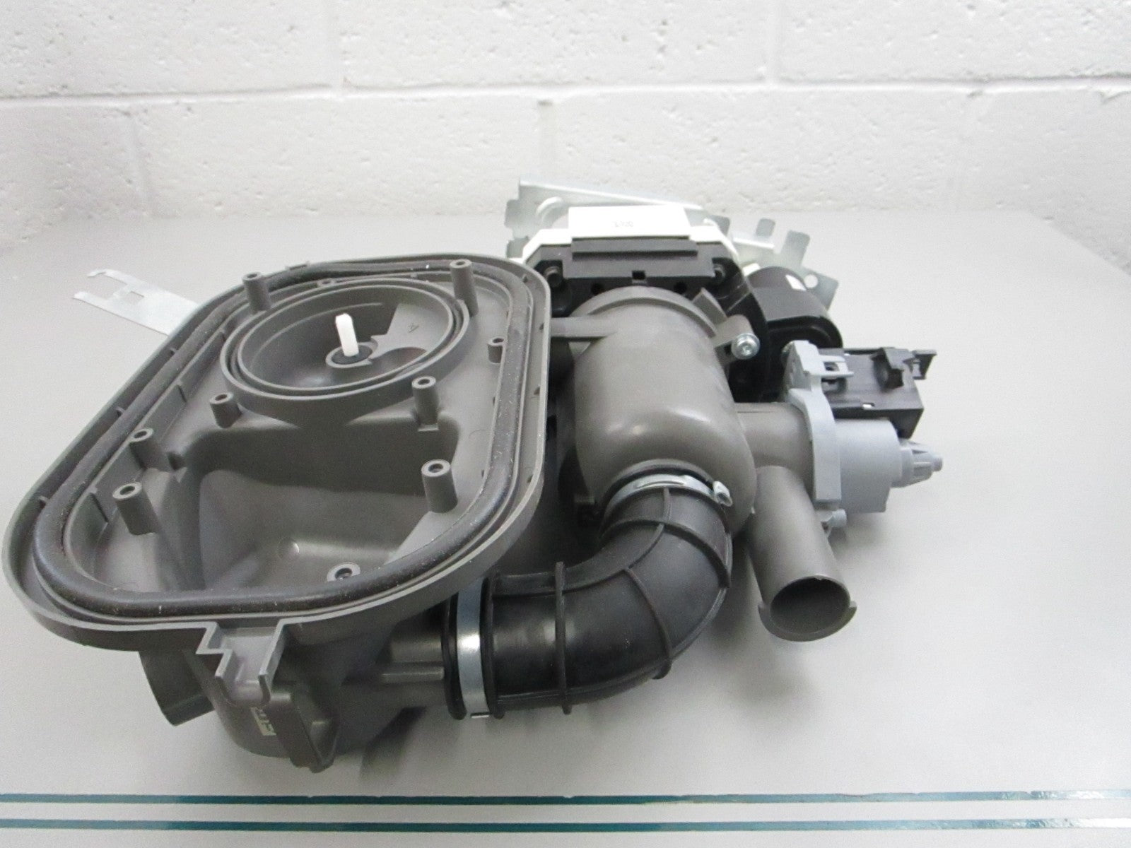 NEW OEM W11416362 Whirlpool Pump & Motor Assembly 0810