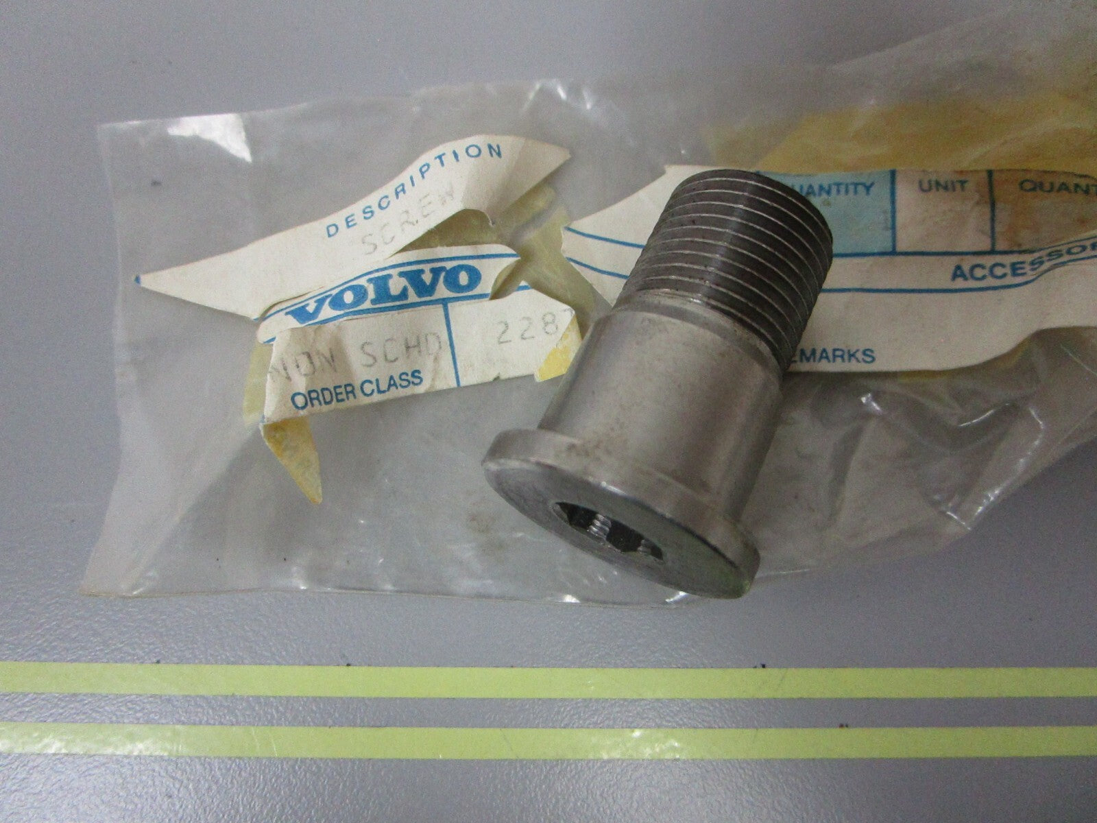 *NEW OEM* 0720 Volvo Penta Shoulder Screw 839696
