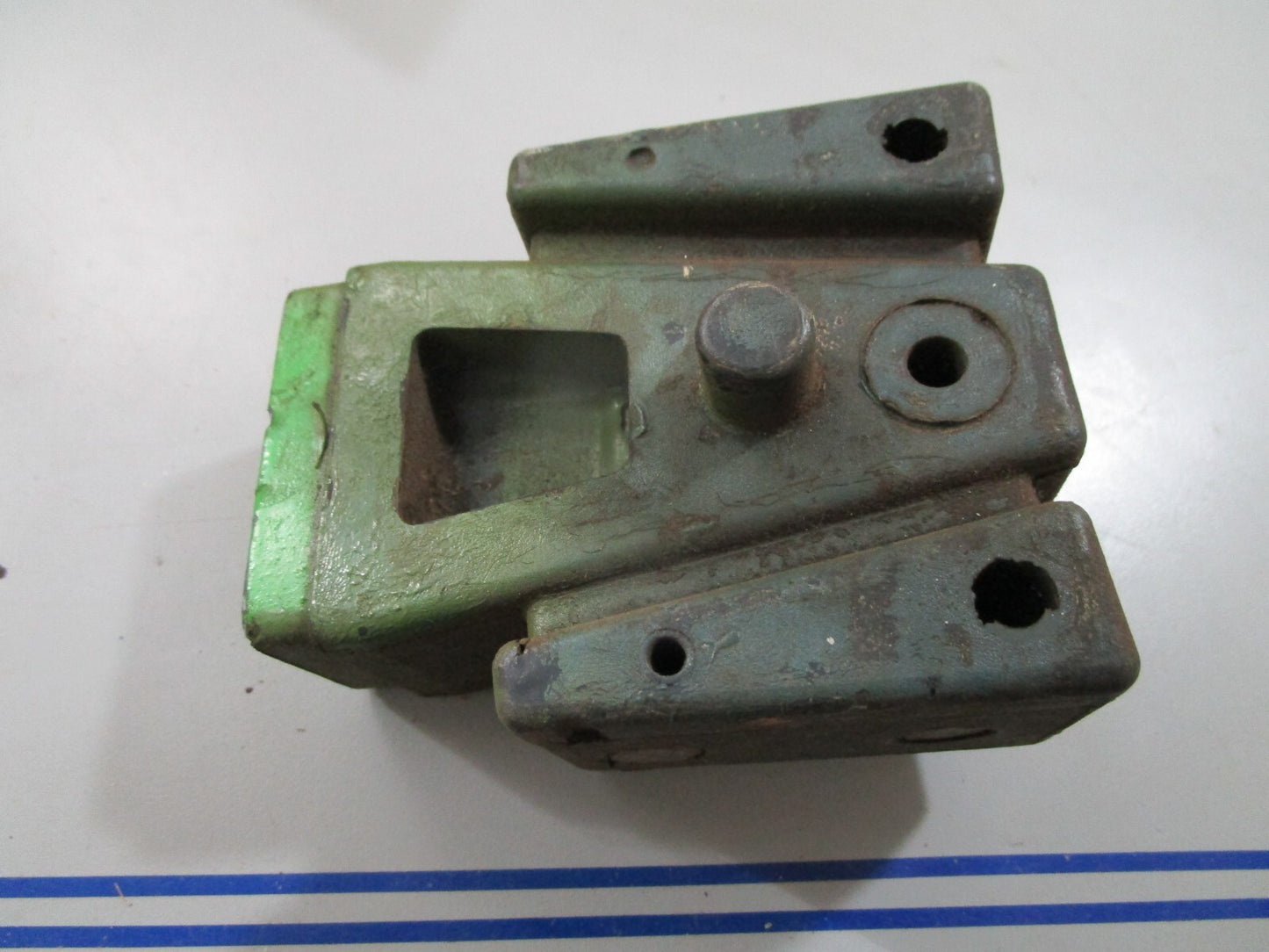 *NEW OEM* 0820 OMC Johnson Evinrude Lower Mount Bracket 387998 0387998