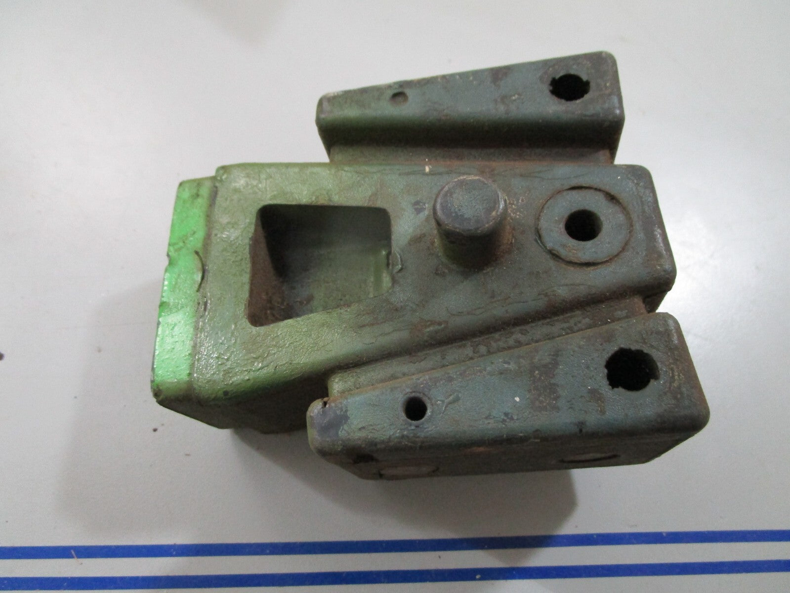 *NEW OEM* 0820 OMC Johnson Evinrude Lower Mount Bracket 387998 0387998