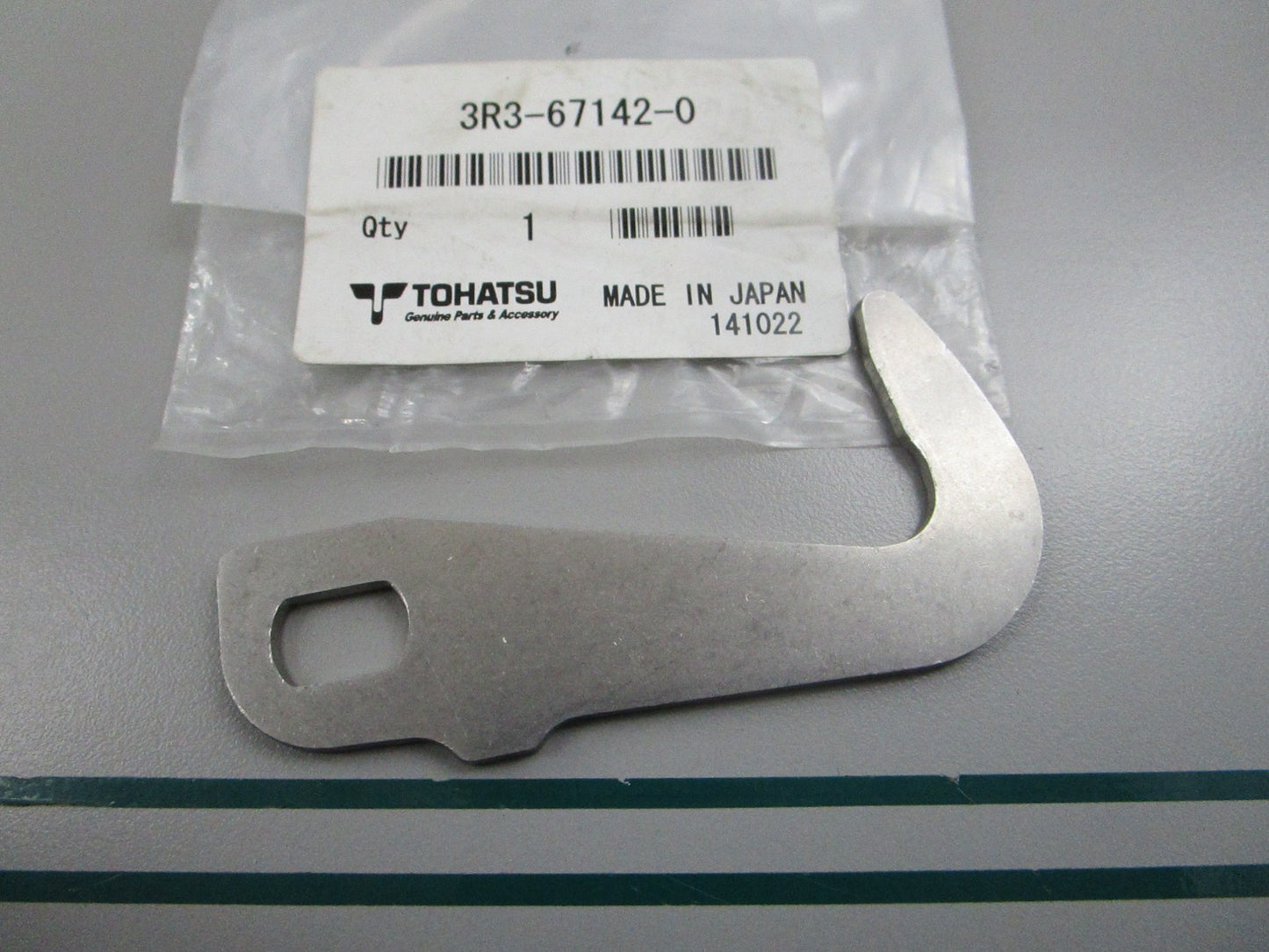 NEW OEM 3R3-67142-0 3R3671420 Tohatsu Cover Hook 0810