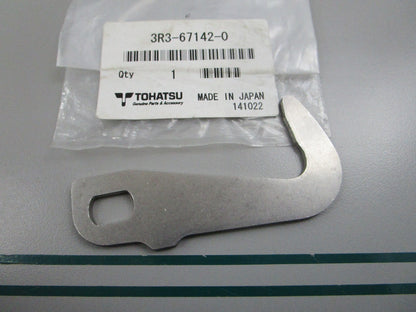 NEW OEM 3R3-67142-0 3R3671420 Tohatsu Cover Hook 0810