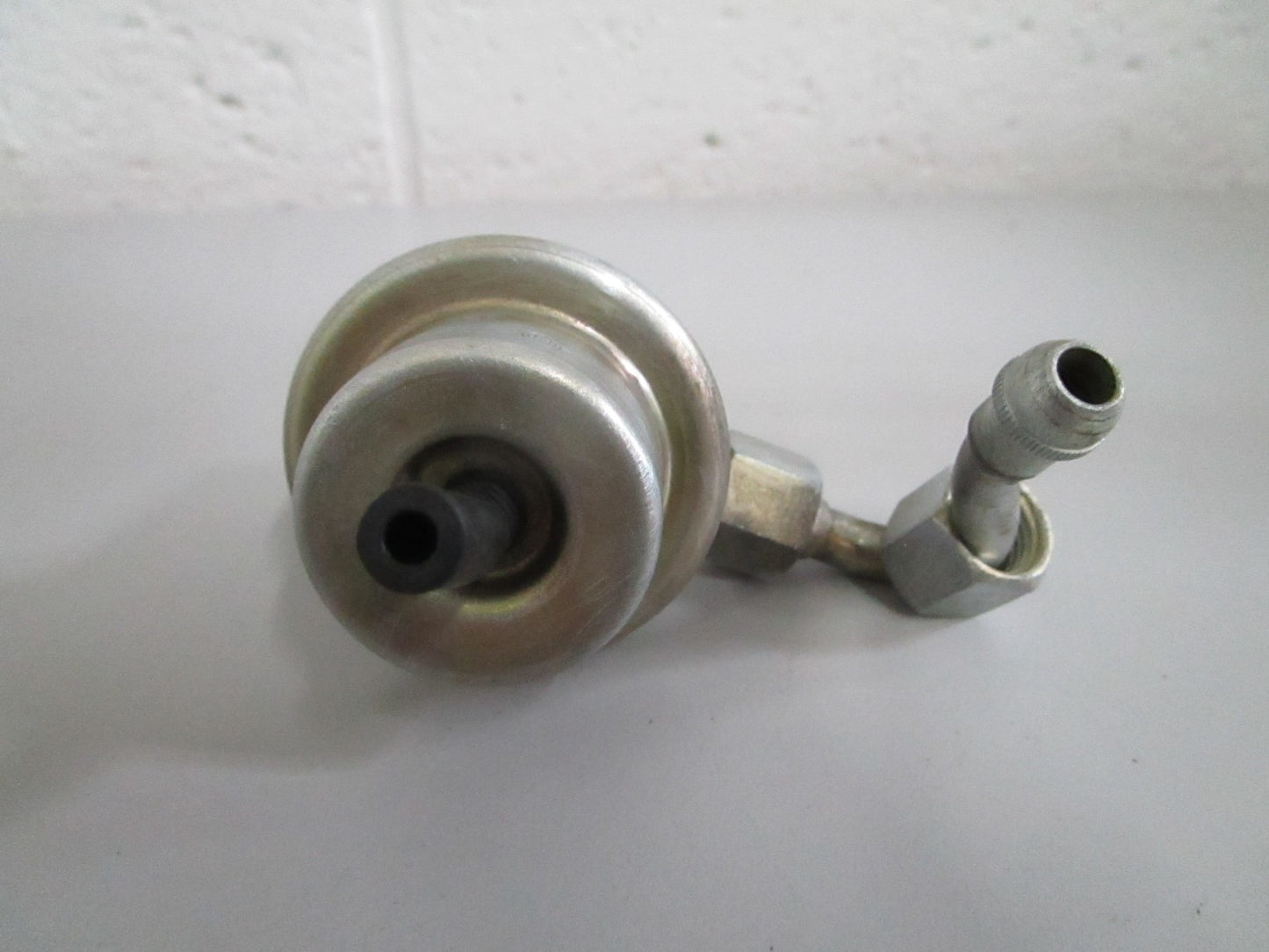 NEW OEM 0000780392 0438161001 Mercedes-Benz Bosch Fuel Pressure Regulator 0820