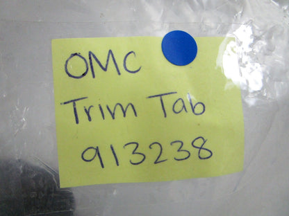 *NEW OEM* 0810 OMC Johnson Evinrude Trim Tab 913238 0913238