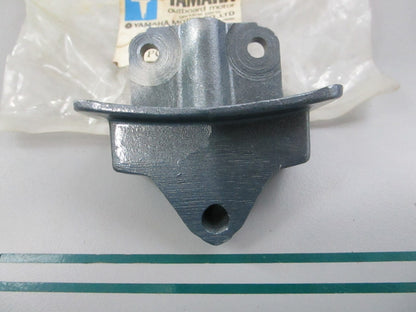 NEW OEM 6E0-15758-80-EK Yamaha Starter Bracket 0810