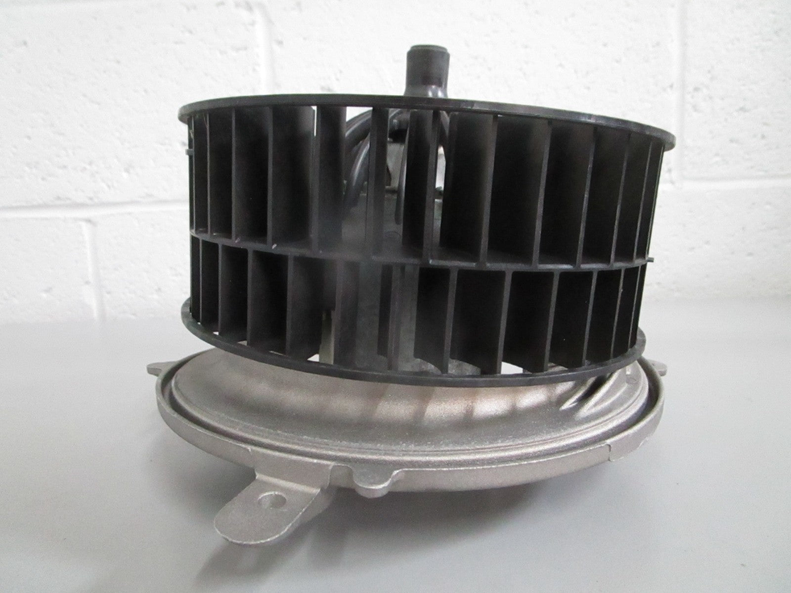 NEW OEM 2108206842 Mercedes-Benz Behr Blower Motor 0820