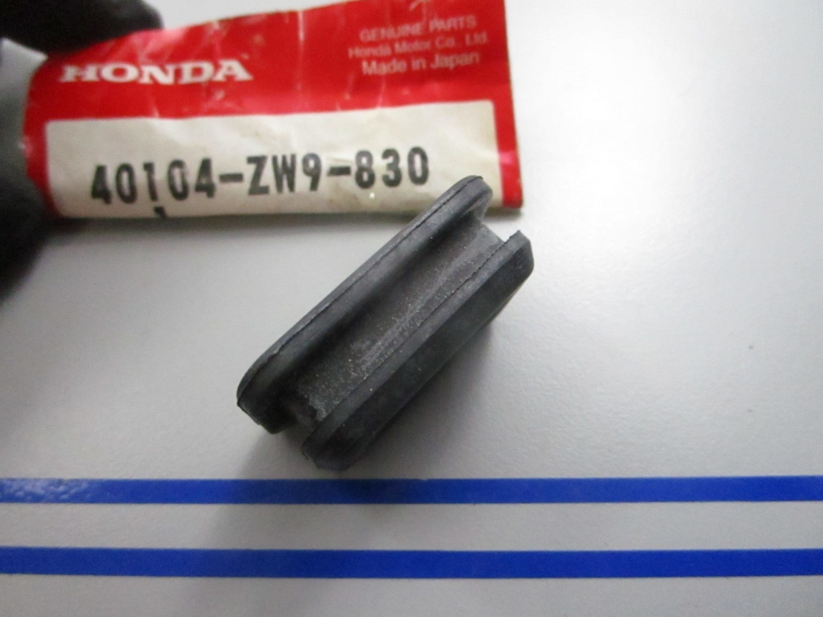 *NEW OEM* 0810 Honda Oil Case Grommet 40104-ZW9-830