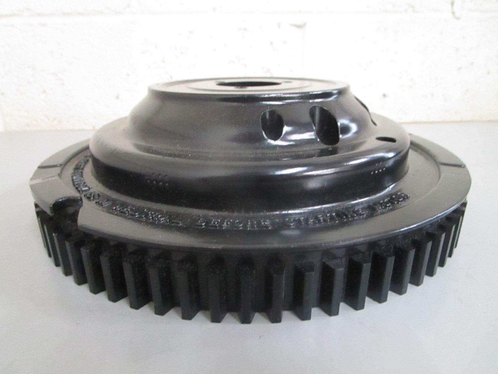 *NEW OEM* 0820 OMC Johnson Evinrude Flywheel 583696 0583696 583697