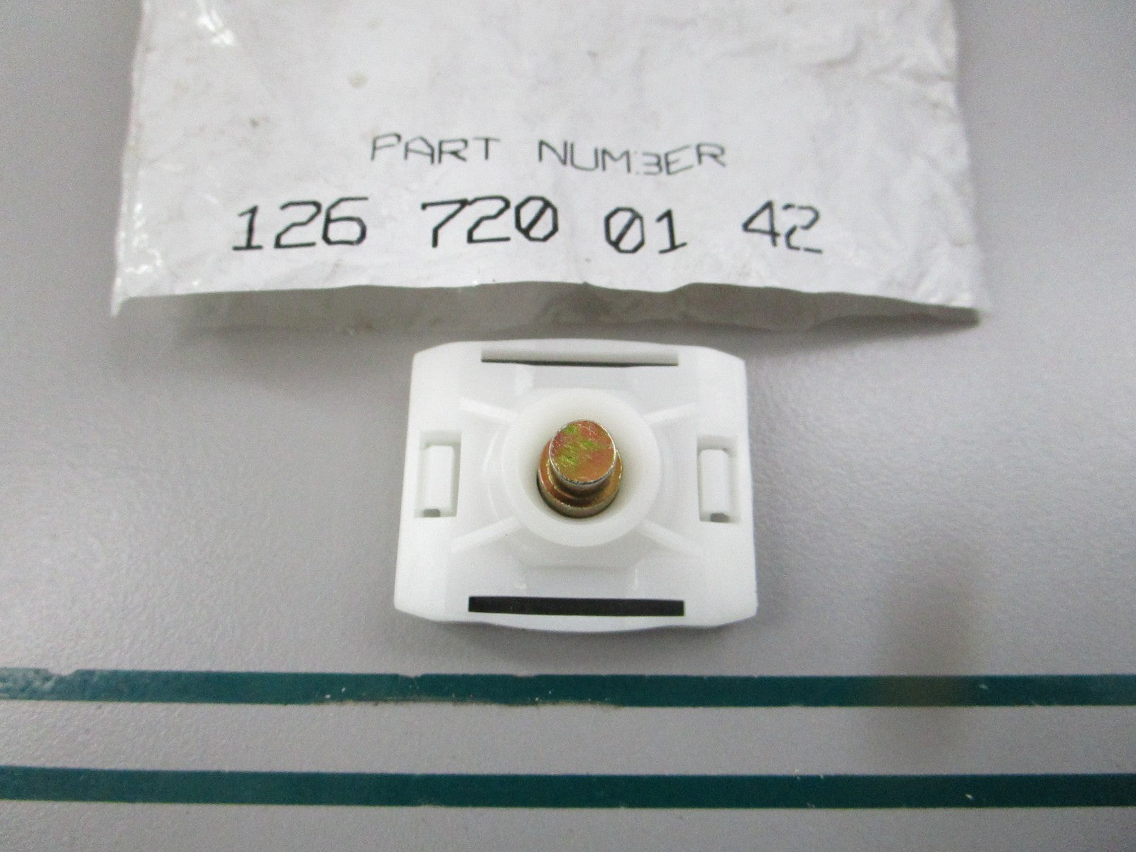NEW OEM 1267200142 Mercedes-Benz Sliding Jaw 0810