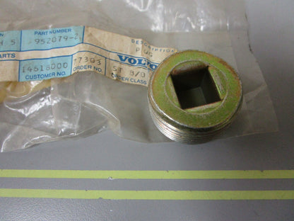 *NEW OEM* 0810 Volvo Penta Plug 952079