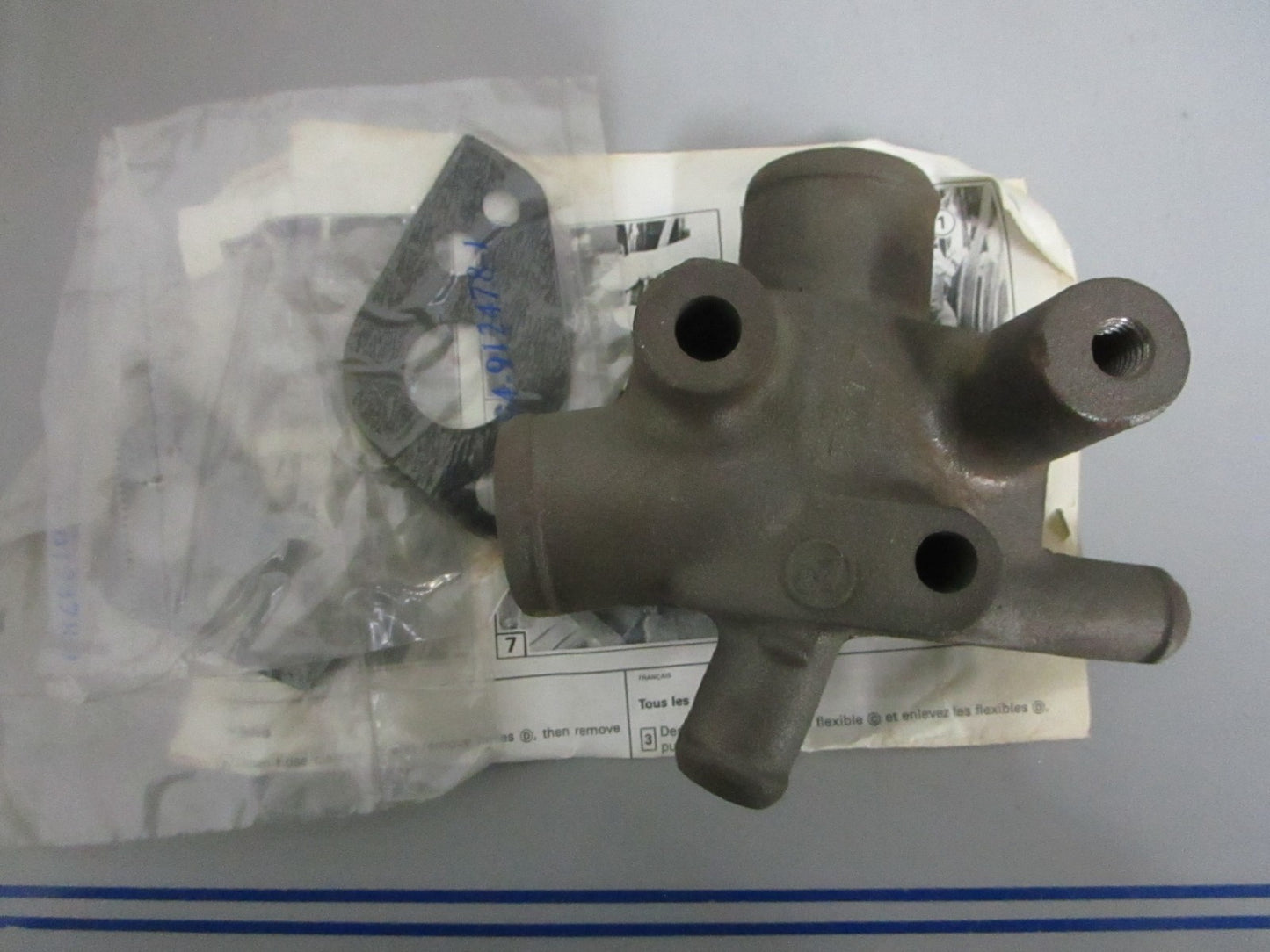 NEW OEM 986521 0986521 OMC Johnson Evinrude Thermostat Housing Kit 0820