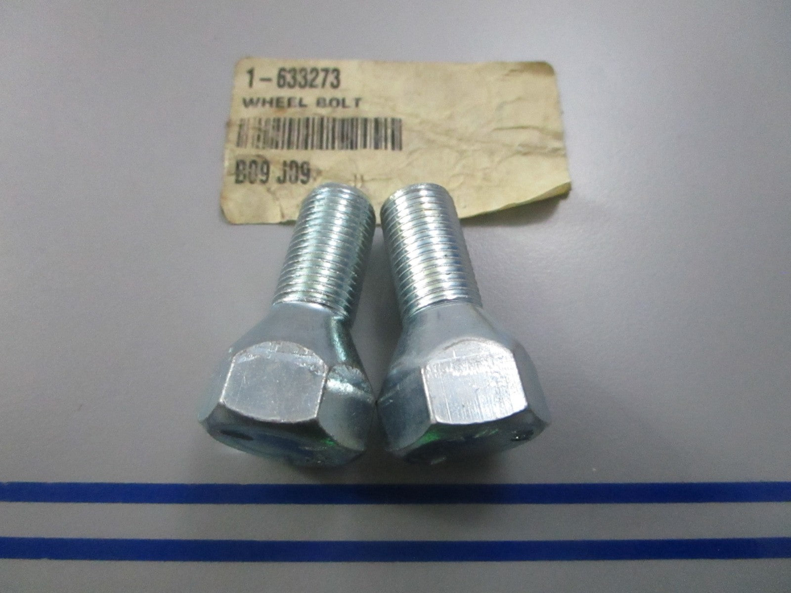 NEW OEM (LOT OF 2) 633273 Toro Wheel Bolt 0810