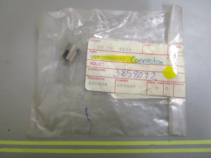 *NEW OEM* 0810 Volvo Penta Connector 3858072