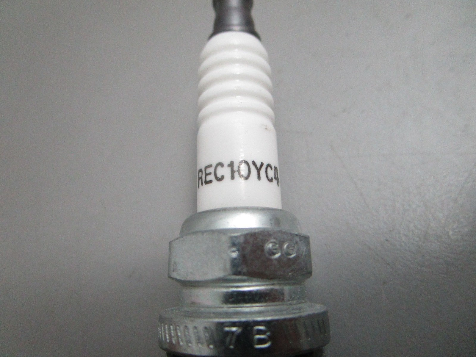*NEW* (LOT OF 8) 0820 Champion Spark Plug REC10YC4