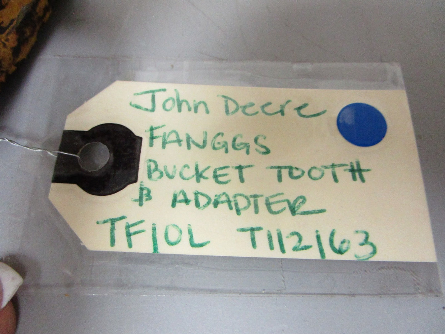 *NEW OEM* 0820 John Deere Fanggs Bucket Tooth & Adapter TF10L T112163