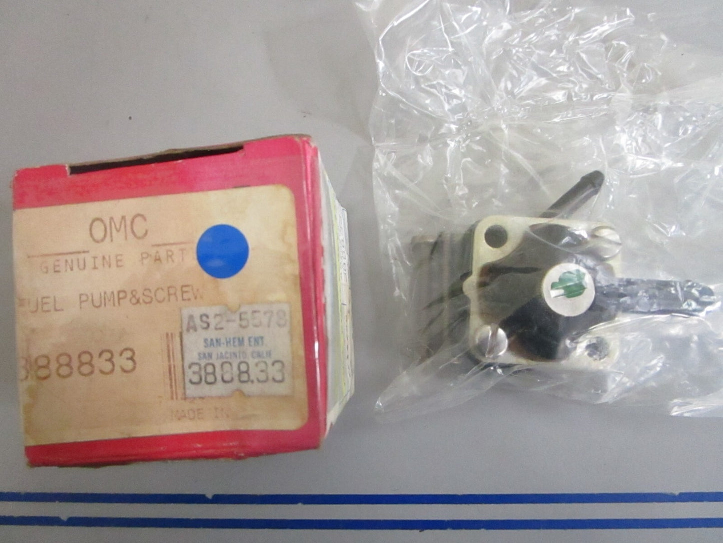 *NEW OEM* 0810 OMC Johnson Evinrude Fuel Pump & Screw 388833 0388833