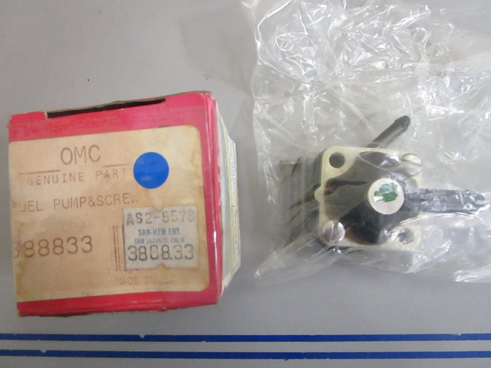 *NEW OEM* 0810 OMC Johnson Evinrude Fuel Pump & Screw 388833 0388833