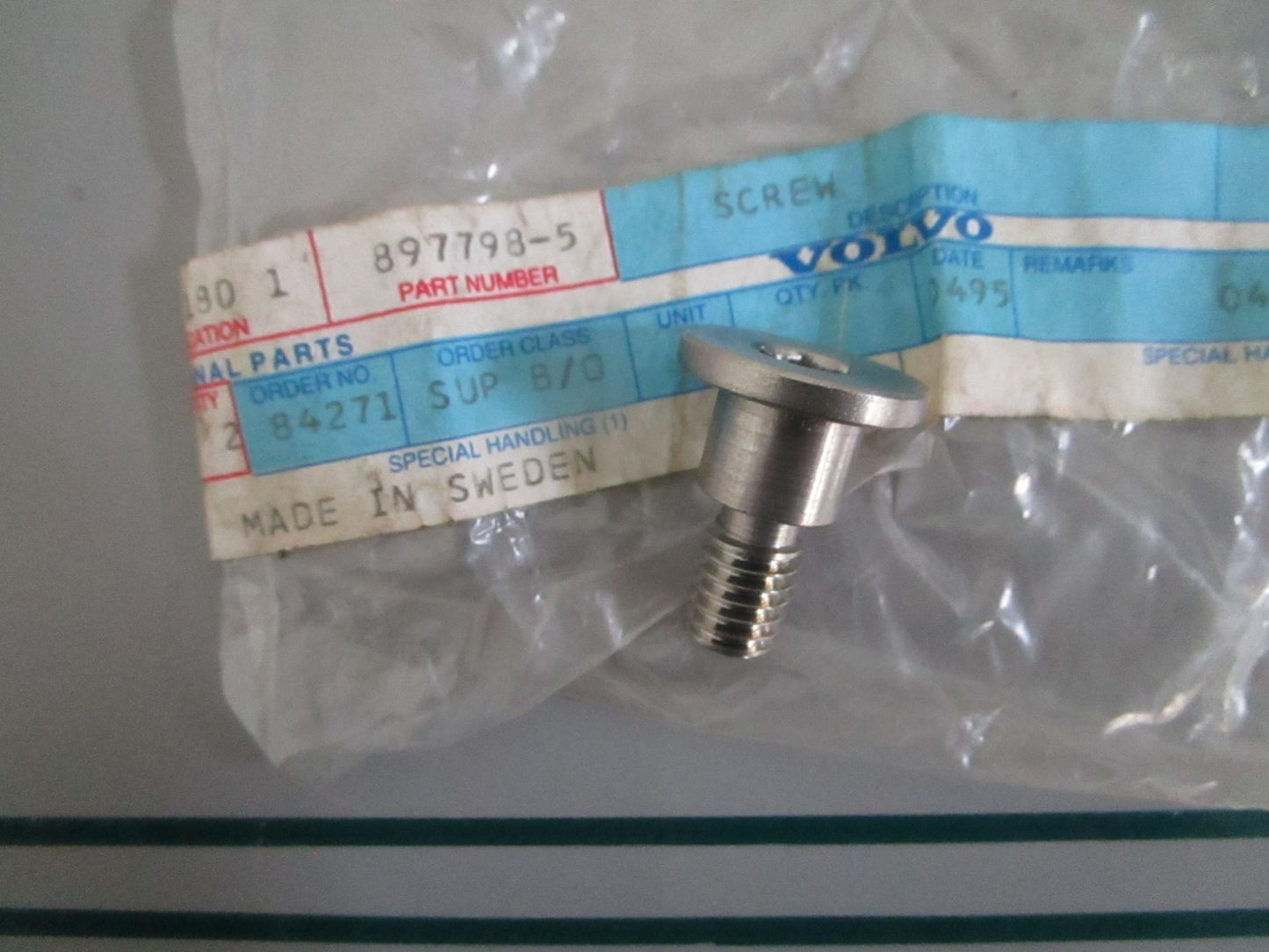 NEW OEM 897798 Volvo Penta Shoulder Screw 0820